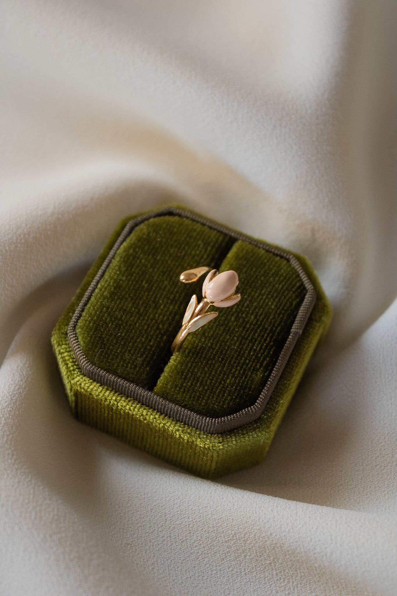 Anello Tulipano Singolo aperto sopra