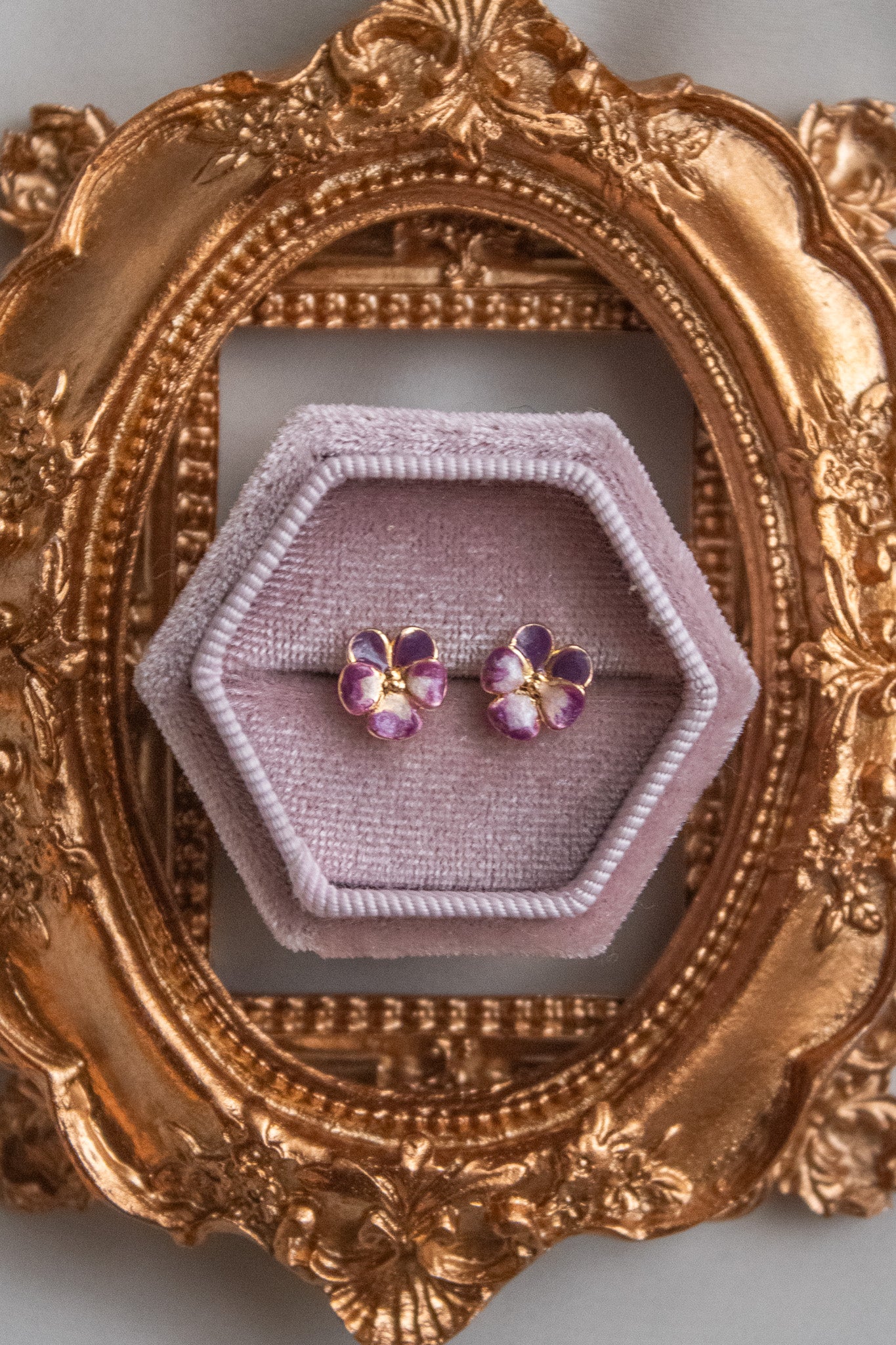Orecchini a perno Violetta del Pensiero