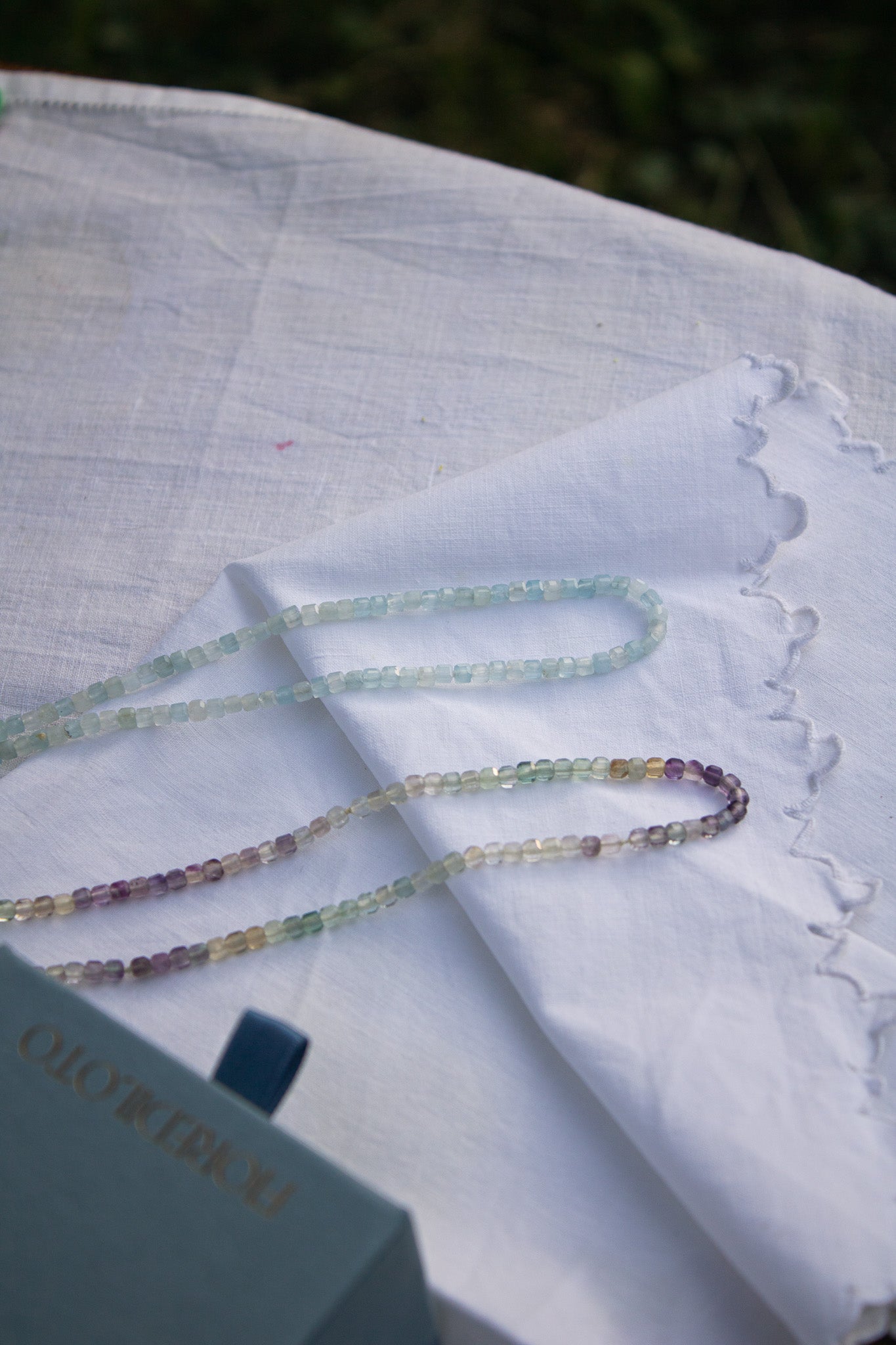 Collana di piccole tormaline azzurre e viola
