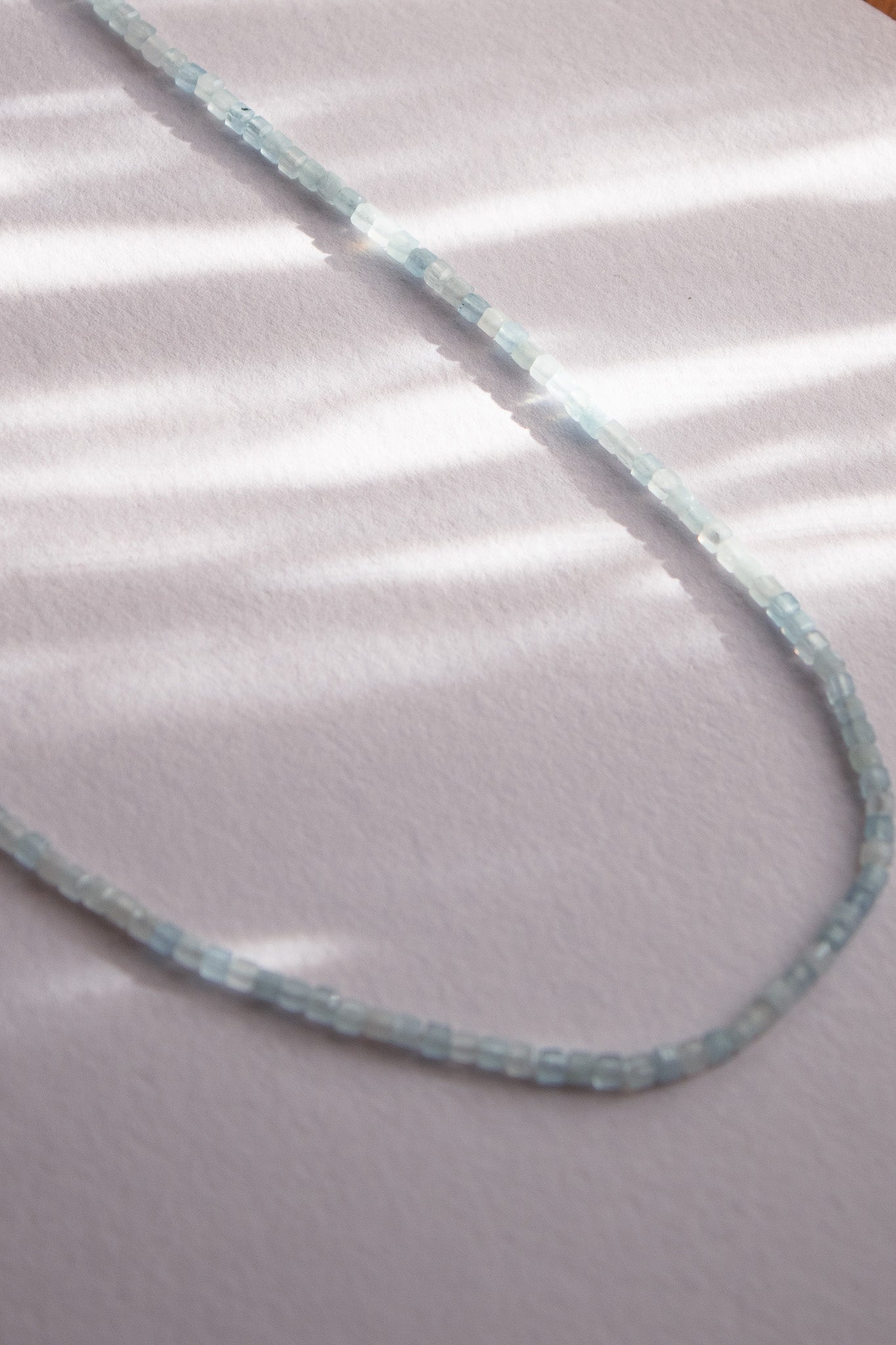 Collana di piccole acquamarine