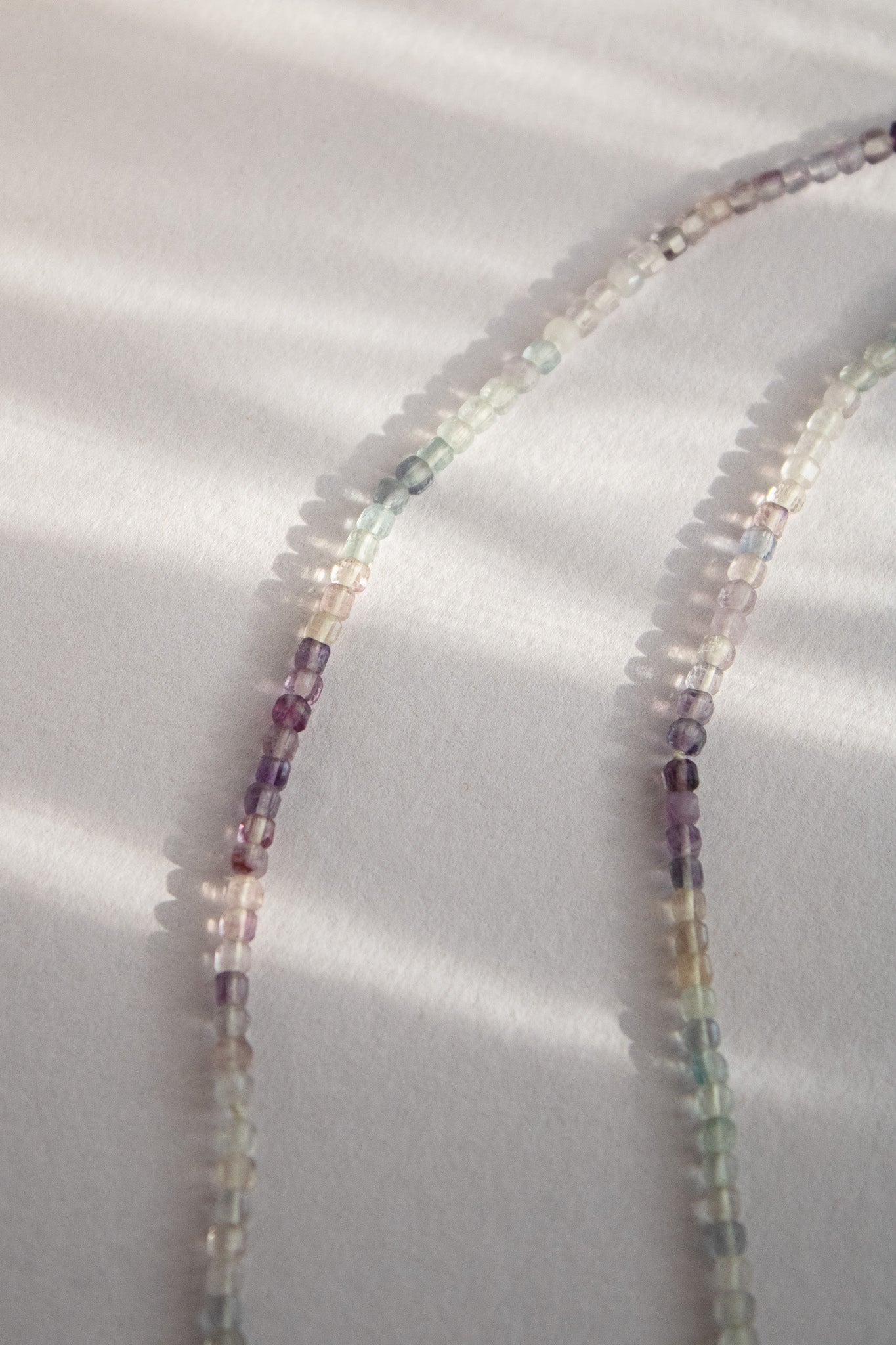 Collana di piccole tormaline azzurre e viola