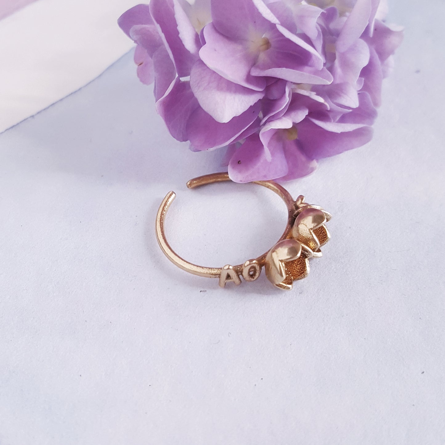 Anello personalizzato con iniziali e fiore in 3d