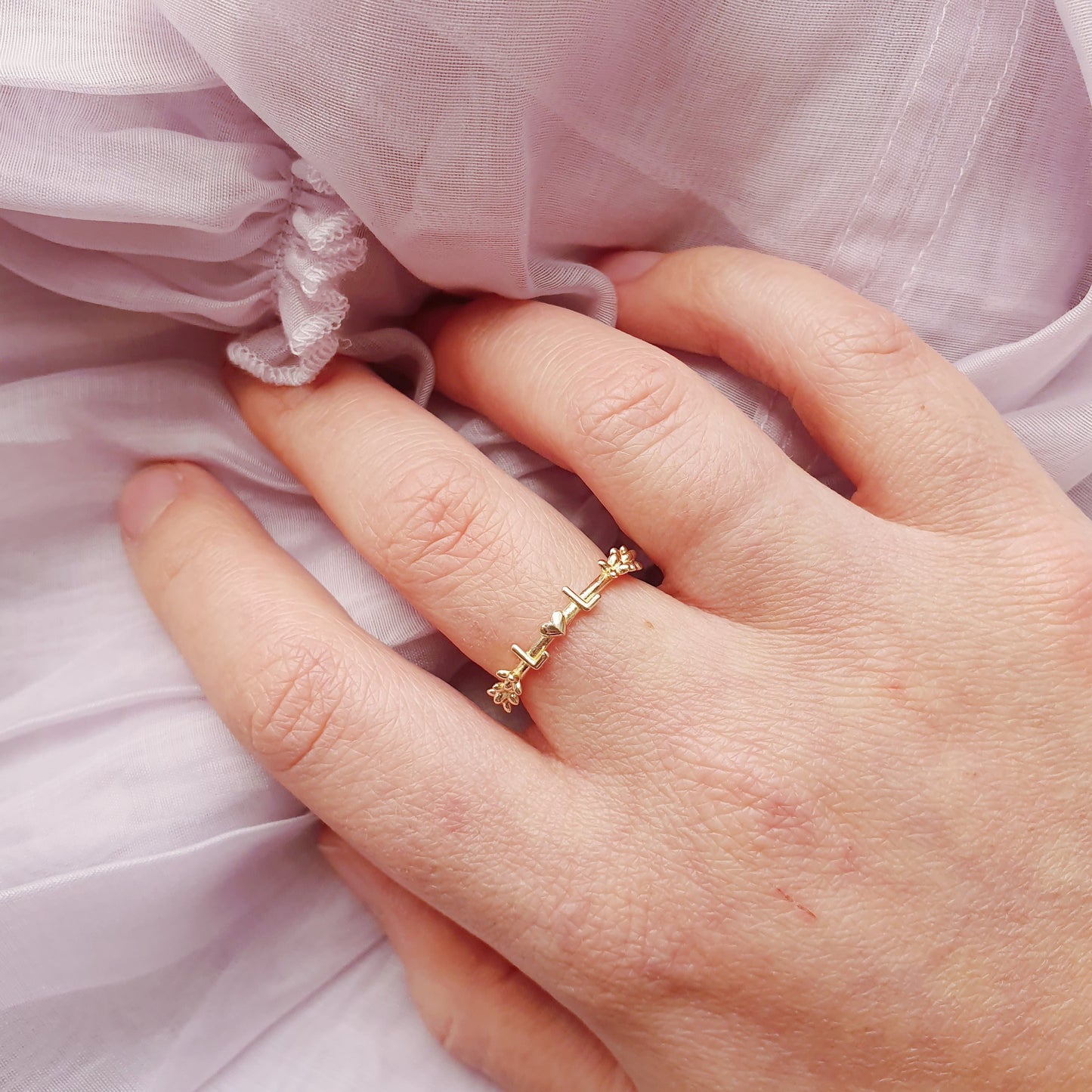 Anello personalizzato con iniziali e coroncina di fiori
