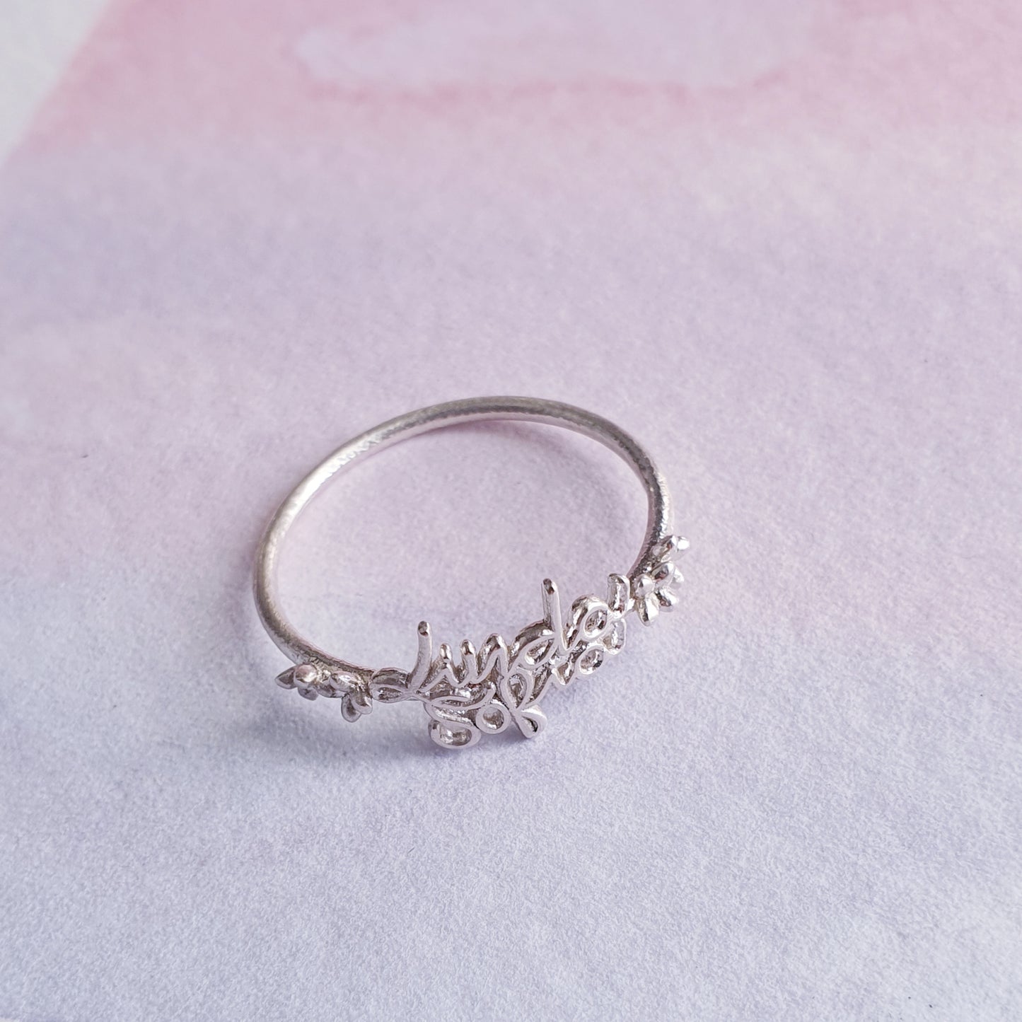 Anello personalizzato con nome e coroncina di fiori