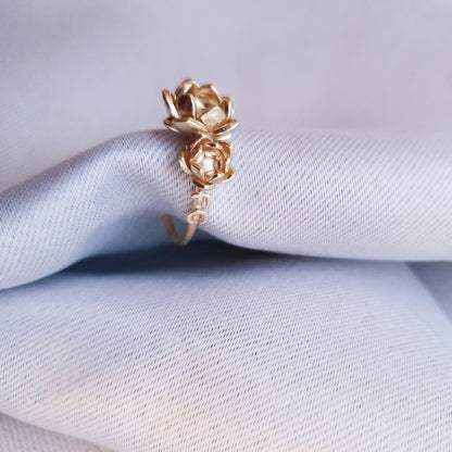 Anello personalizzato con iniziali e fiore in 3d