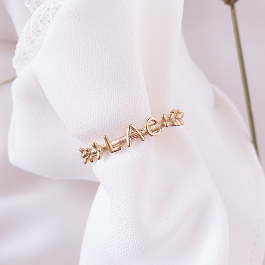 Anello personalizzato con iniziali e coroncina di fiori