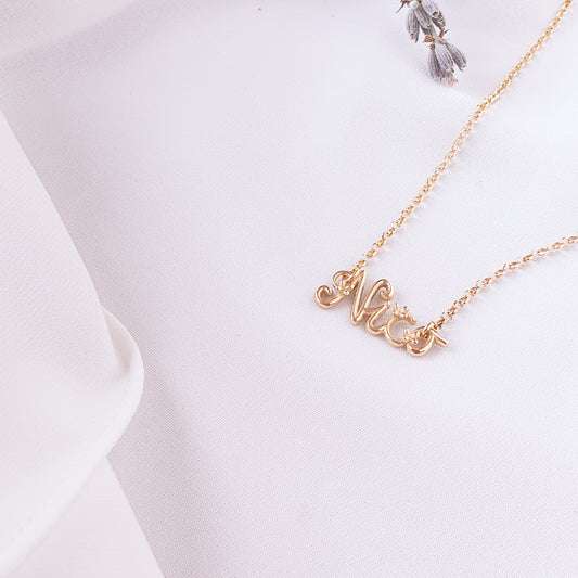 Collana floreale con nome personalizzato