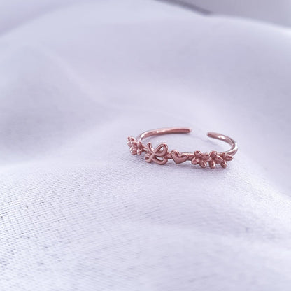 Anello personalizzato con iniziali e coroncina di fiori