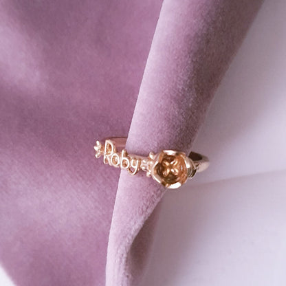 Anello personalizzato con iniziali e fiore in 3d