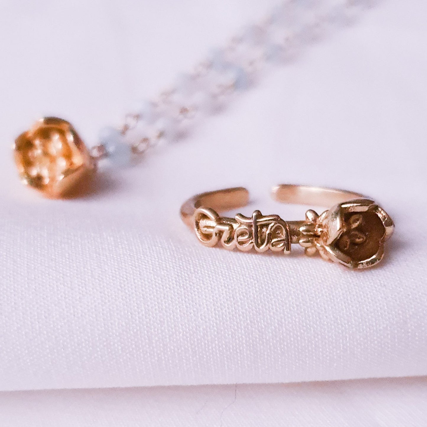 Anello personalizzato con iniziali e fiore in 3d